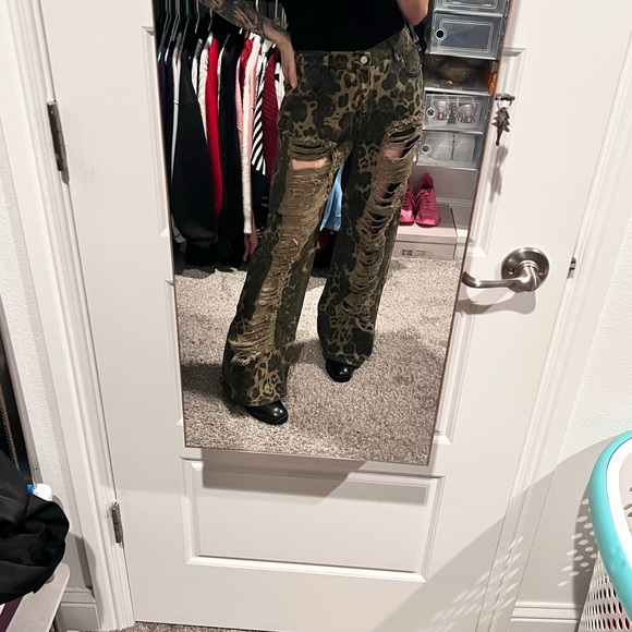 Distressed Green Camo Pants - Picture 8 of 15